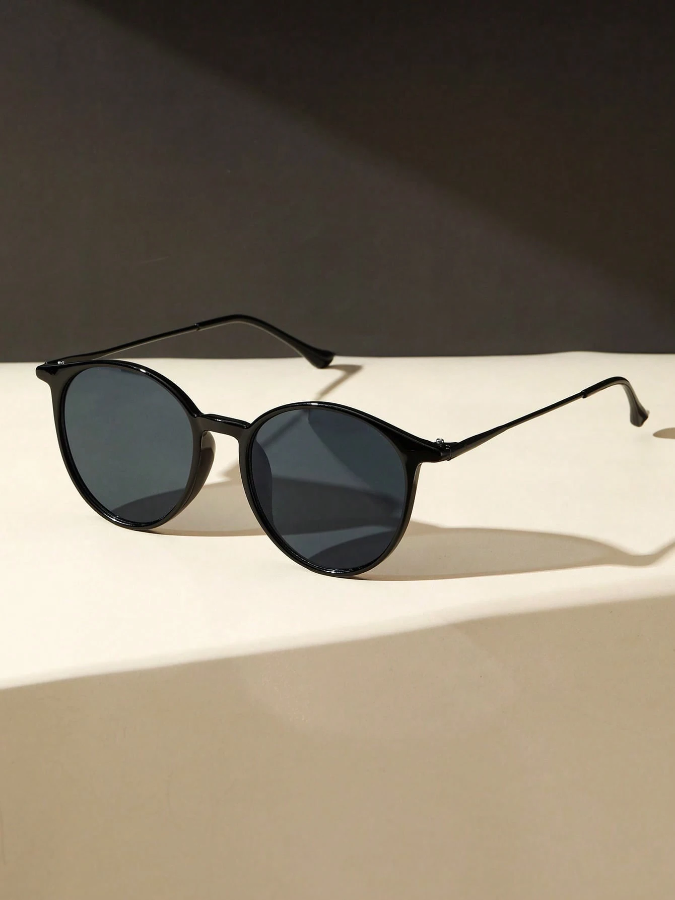 1PC Fashion Round Metal Women Sunglasses For Men Daily Life Shades Eyewear Accessories.Glasses view 2