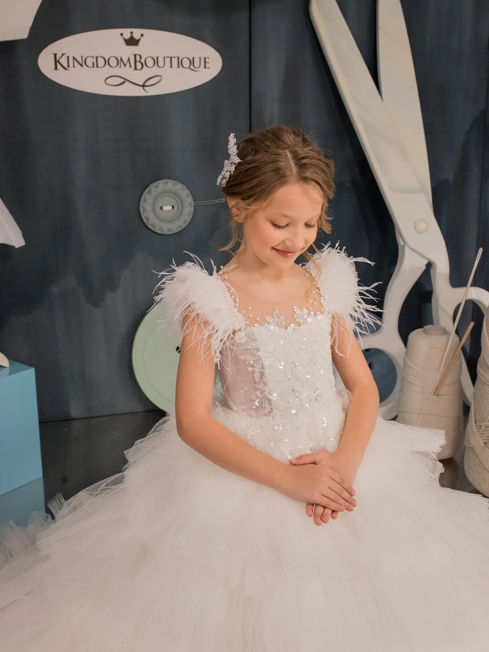 White Tiered Gitter Girls Dresses For Wedding Luxurious Feathered Long Princess Gown For Kids Birthday Party 2-20T Elegant Gowns