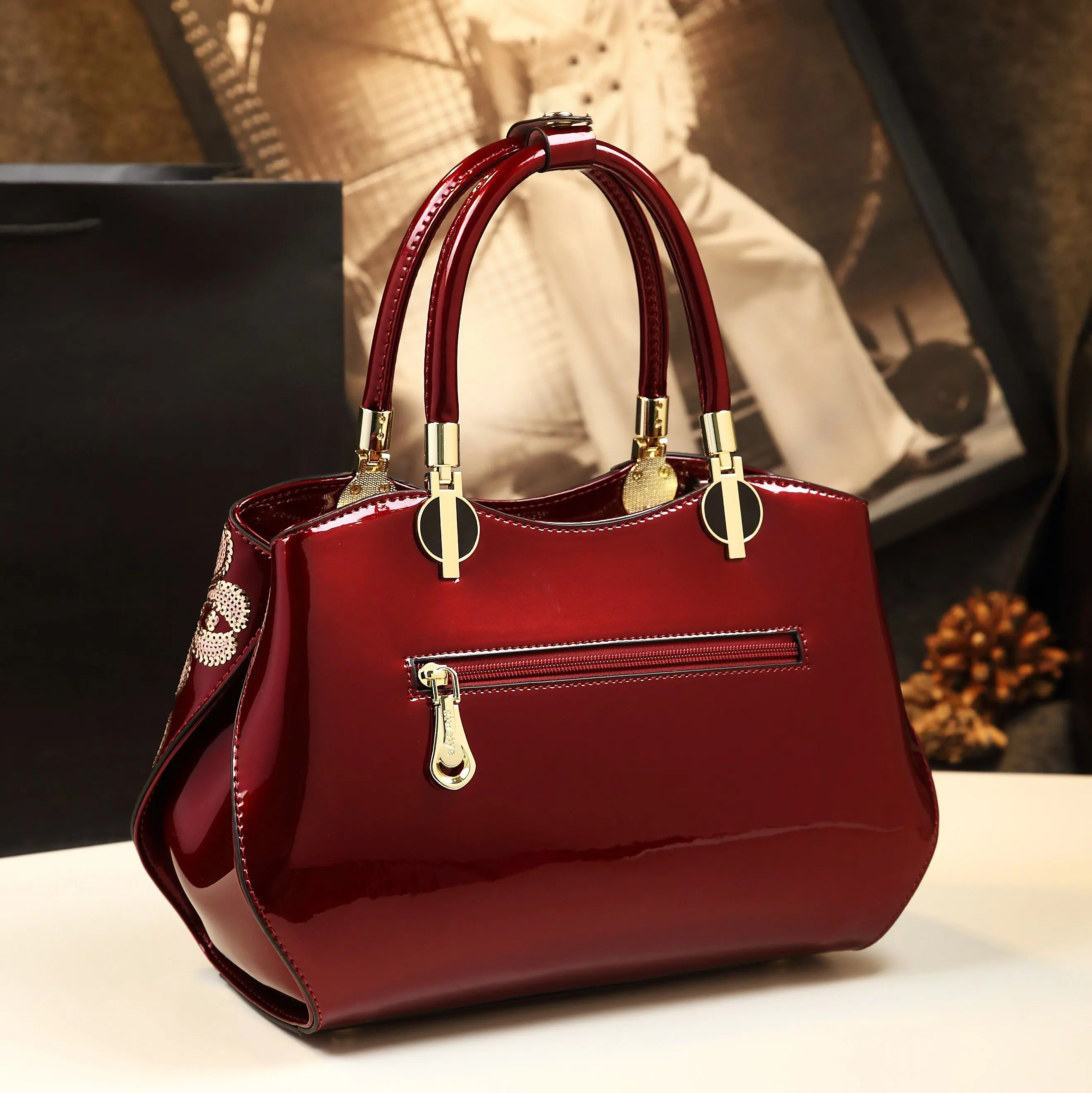 2024 New Fashion Big Bag, Middle aged Lacquer Leather Mom\'s Bag, Crossbody Handbag, Versatile Women\'s Bag