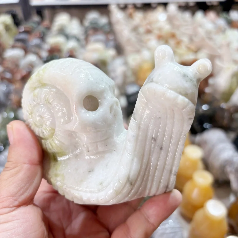 Natural Stone Snail Skull Figurine Hand Carved Crystal Snail Skull Statue Healing Stone Home Desktop Gothic Fantasy Decor Gift