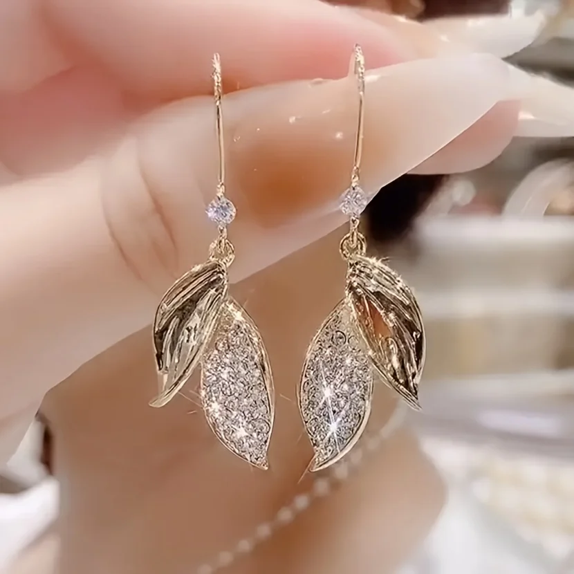 

1 пара серег-подвесок в форме листьев, серьги-подвески с листьями, украшенными стразами, блестящие серьги-крючки в форме листьев с кристаллами