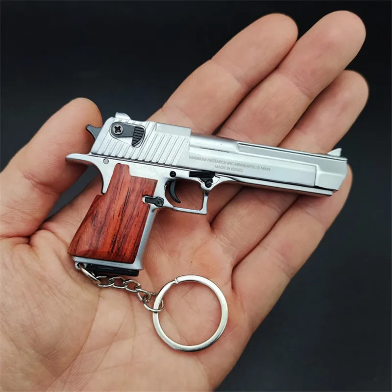 1:3 Desert Eagle Solid Wood Handle Metal Model Keychain Toy Gun Miniature Alloy Pistol Collection Toy Gift Pendant