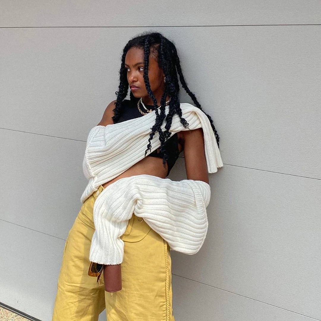 Top feminino de malha com manga cortada e detalhes canelados, gola xale grande, moda outono inverno