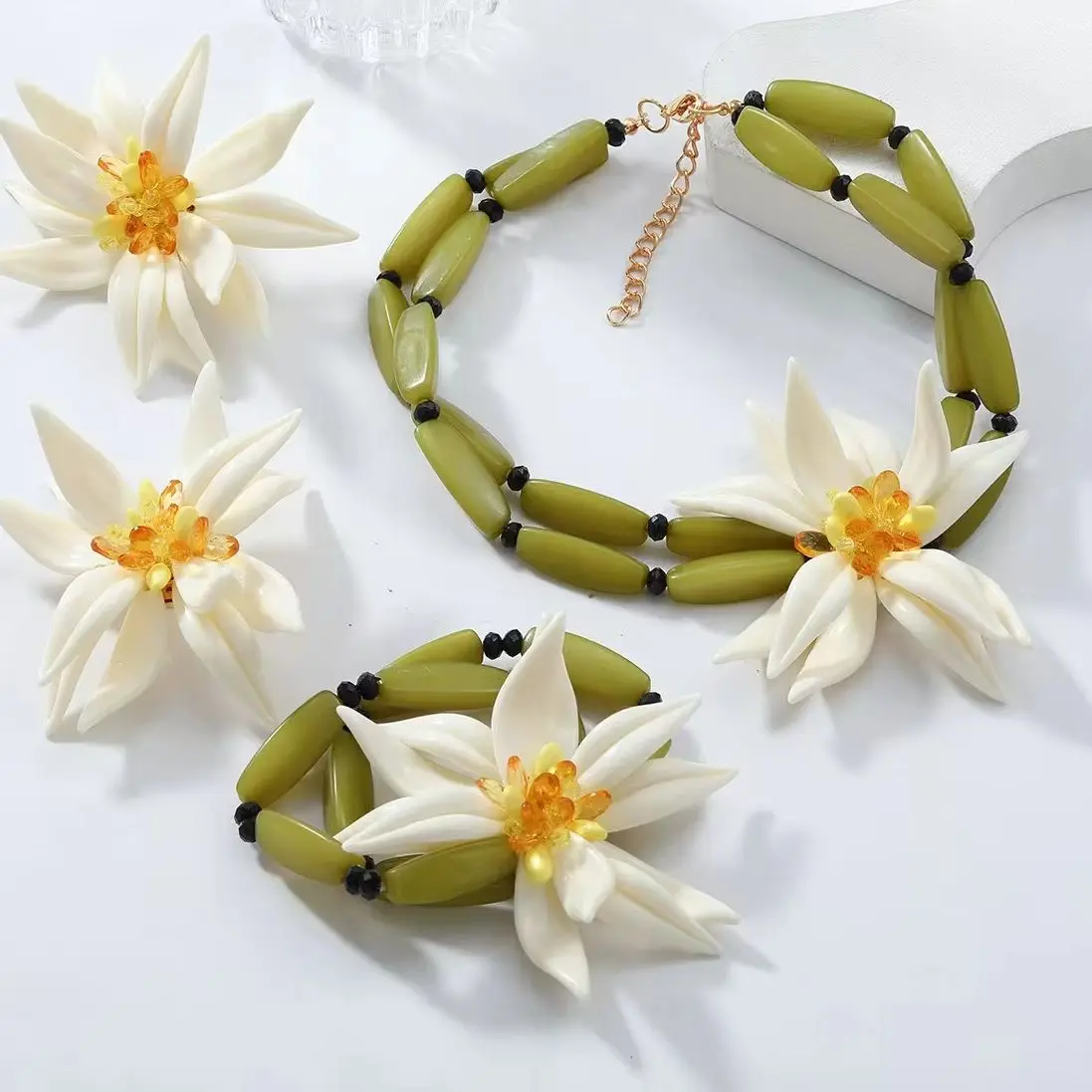 Zvoijio New  Handmade Beaded Large Flower Choker Necklace