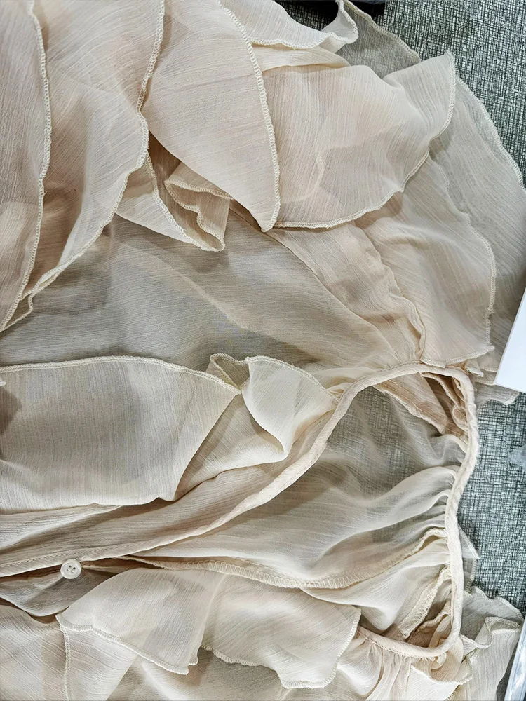 2025 Camisa de gasa con cuello en V de color Beige liso para mujer, camisa informal holgada de manga larga con un solo pecho y borde con volantes en capas