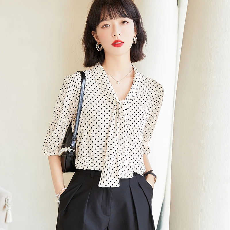 

Elegant and Stylish Minimalist Shirt for Women's 2024 Summer New Versatile Short Sleeved V-neck Pullover Polka Dot Shirts Top