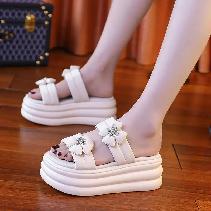 Flower House Slippers Platform Schoenen Lage Luxe Slides Slipers Vrouwen Zomer Designer 2024 Hoof Hakken Mode Rome Stof Rubber