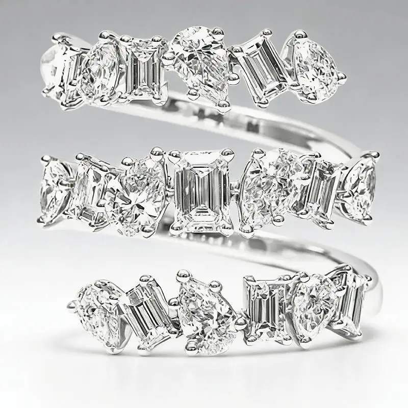 Anel Feminino Huitan Prateado com Design Multicamadas, Acessório Elegante para Dedo, Ideal para Festas e Casamentos, Joia Geométrica Brilhante com Zircônias Cravejadas