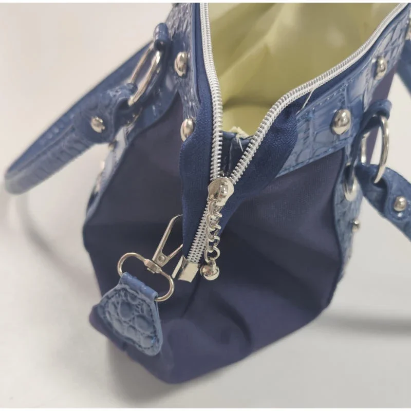 Marken-Retro-Y2K-Schultertasche Hochwertige Nischen-Motorradtasche mit Nieten Krokodilmuster Große Kapazität Denim-Canvas-Pendler-Tragetasche – Detail 7