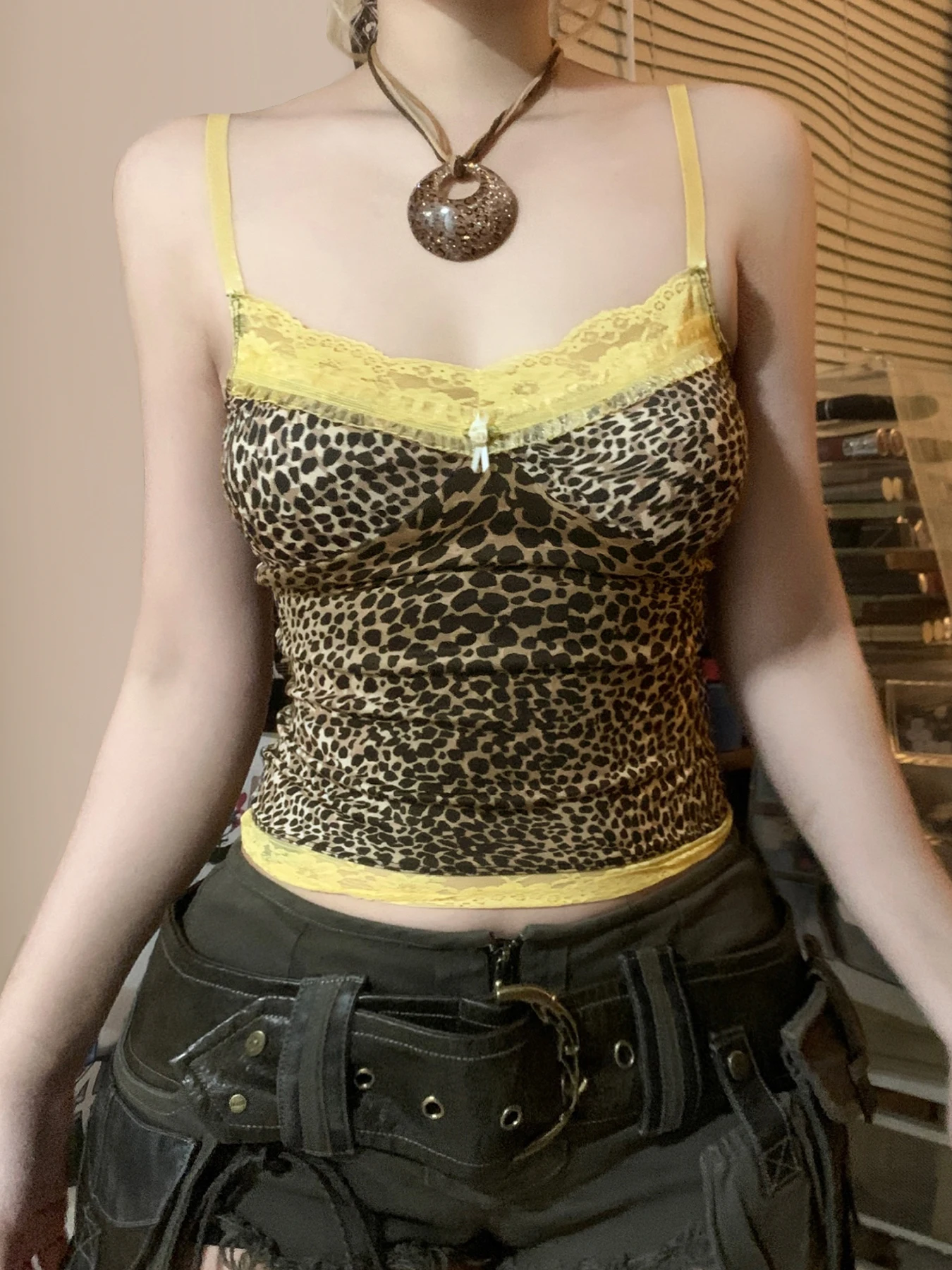Fashion Y2k Gyaru Leopard Womenโs Halter Tops Lace Trim V-Neck Contrast Sexy Slim Fit Camis All-Match Basic