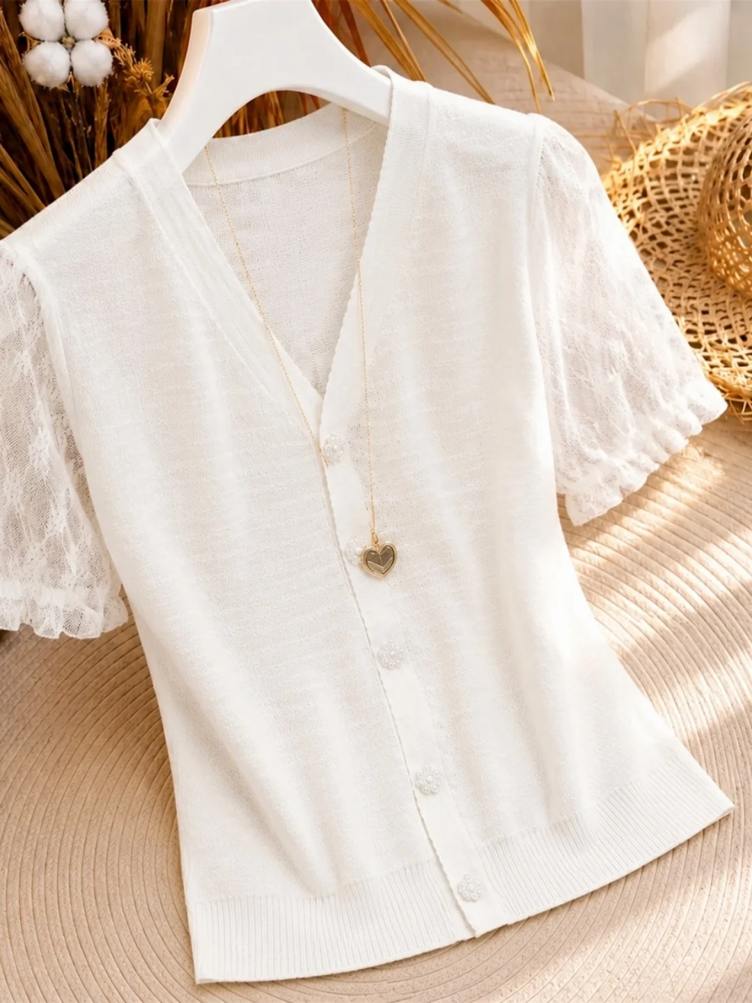 Fashionable Lace Short Sleeve Knitted Top V-Neck Single Button Women's New Arrival Autumn 2026 Poetess Style Commute Korean V...