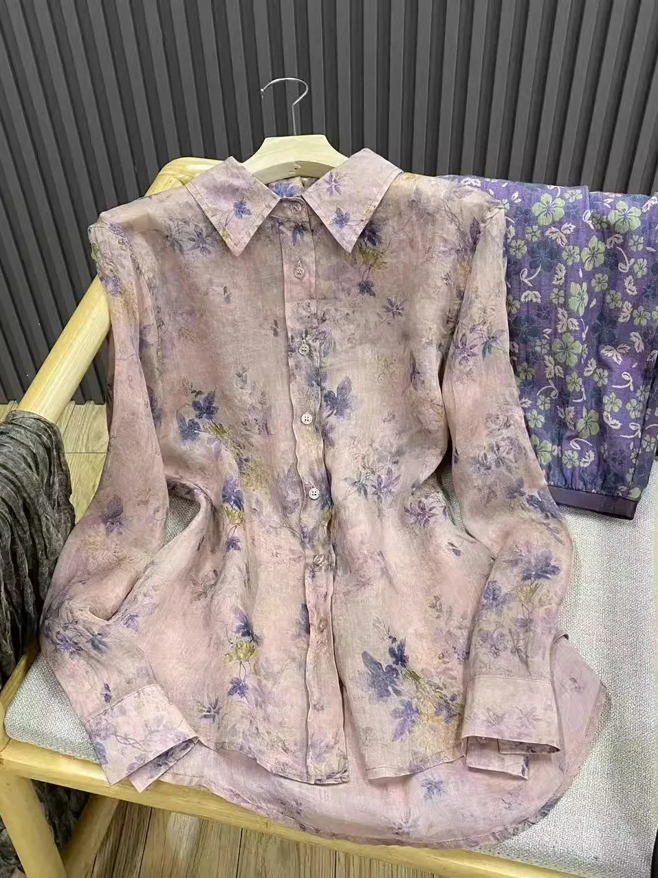 カジュアルな長袖コットンリネン女性用トップス、花柄プリント、重ね着に最適、万能なベーストップ、春と秋に快適で通気性...