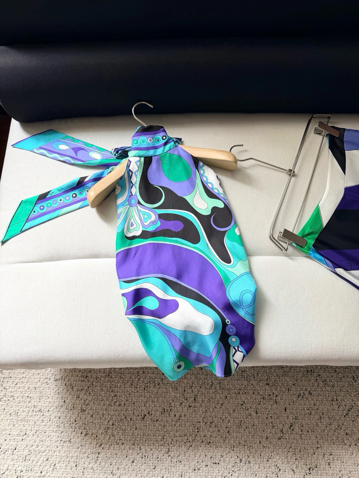 

100% Real Silk Retro Abstract Print Halter Neck Top Women Summer Sleeveless Backless Blouse With Scarf Tie Sexy Casual Chic New