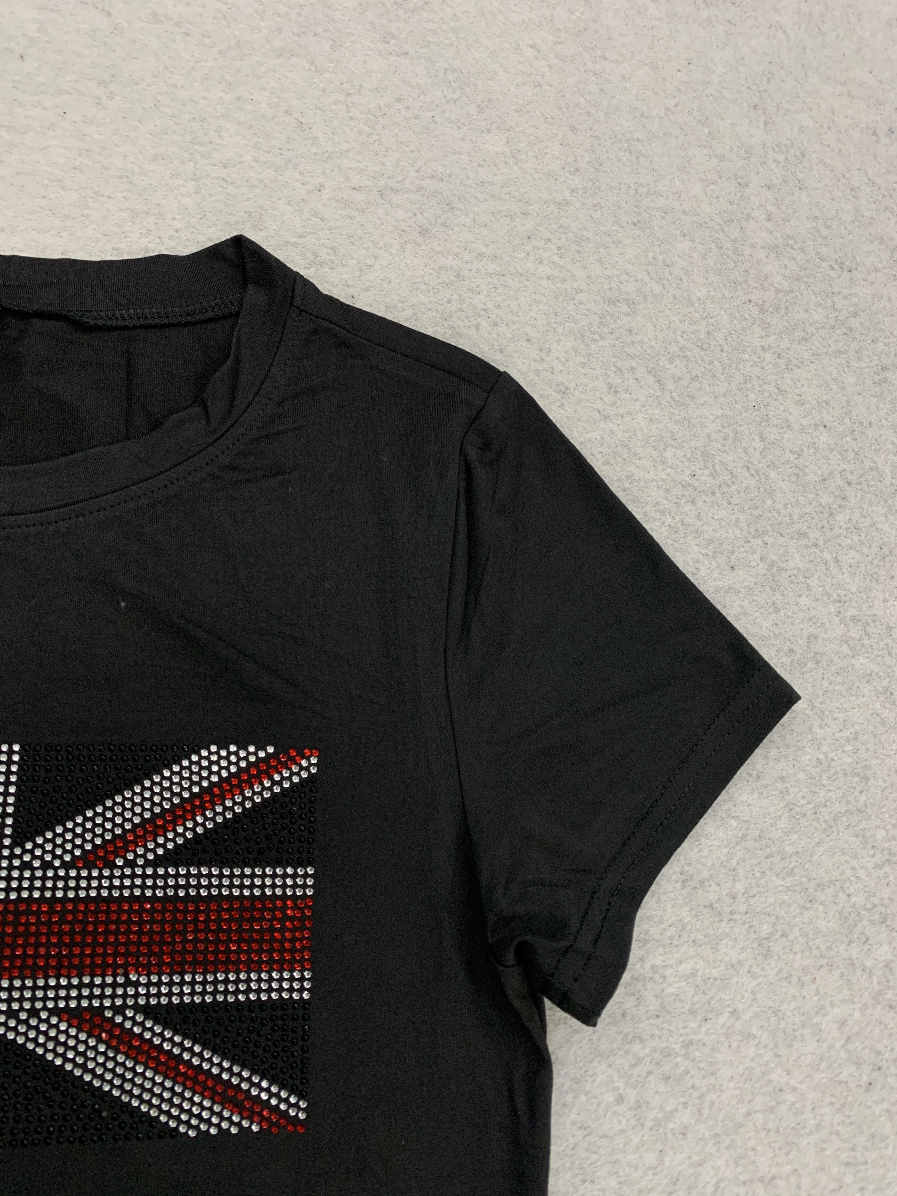 Y2K Crop-Top mit Rundhalsausschnitt, Kurzarm, Raffung und Strass UK-Flaggen-Grafik für Musikfestivals und Casual Street Looks – Detail 6