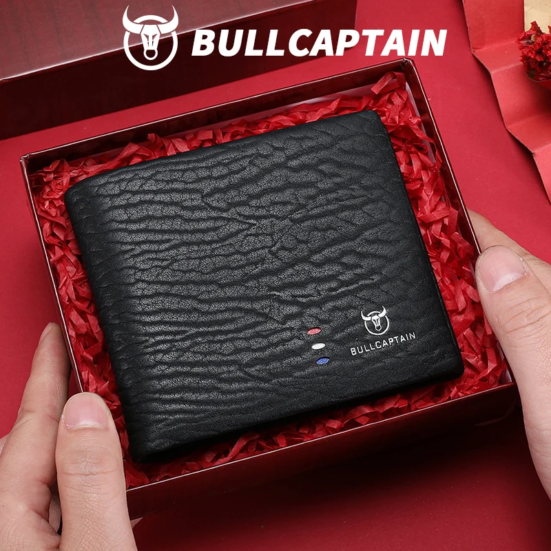 

Мужской короткий кошелек BULLCAPTAIN из натуральной кожи - с текстурой Wild Grain, RFID-защитой, тонким отделением для визиток, в подарочной коробке