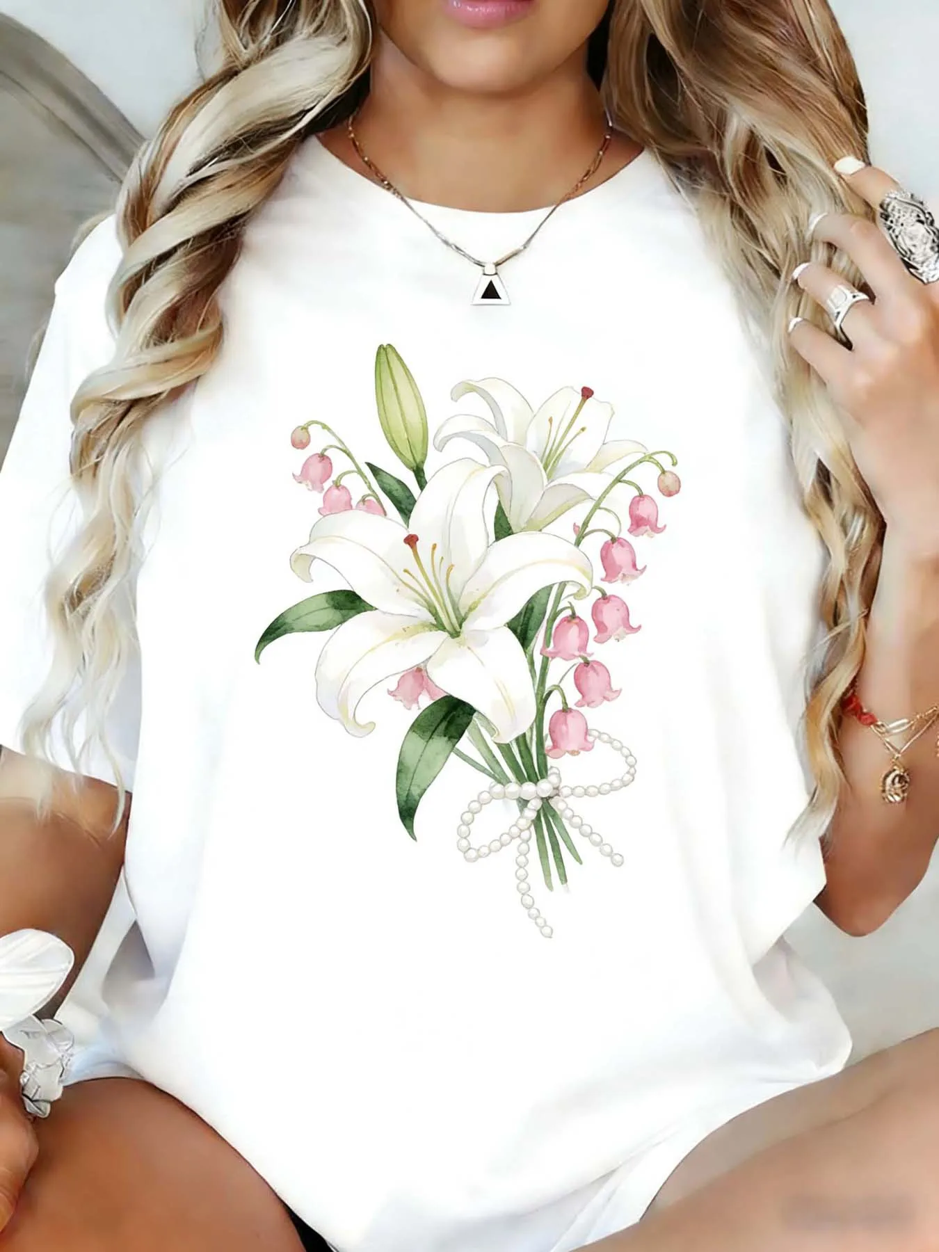 Women's White Lily Pink Bellflower Print T-Shirt Sleeve Round Neck Blouse Comfy Lounge Wear Top Curvy Ladies Aesthetic Clothes