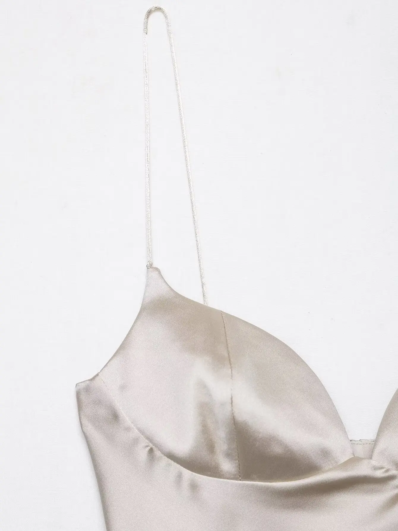 2026 Neue Sommer Satin-Texturierte Schwarze Sling-Tops für Damen, Elegante V-Ausschnitt Rückenfreie Oberteile, Sexy Club-Party-Tanktops – Detail 7