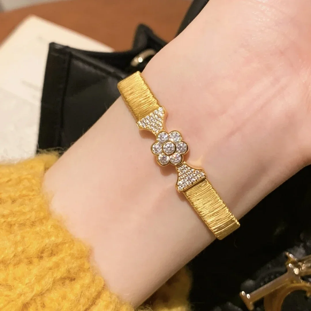 BELLUX Light Luxury Jewelry S925 Silver Plated K Gold Italian Handmade Drawing Process Synthetic Zircon Flower Bracelet