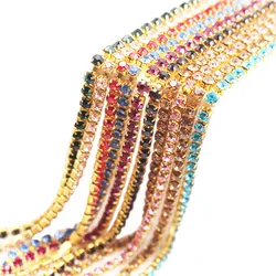 Cadena de diamantes de imitación brillantes, Base de garra dorada, cristales brillantes, piedras Strass, adorno de costura, gemas para manualidades de ropa, 1 yarda