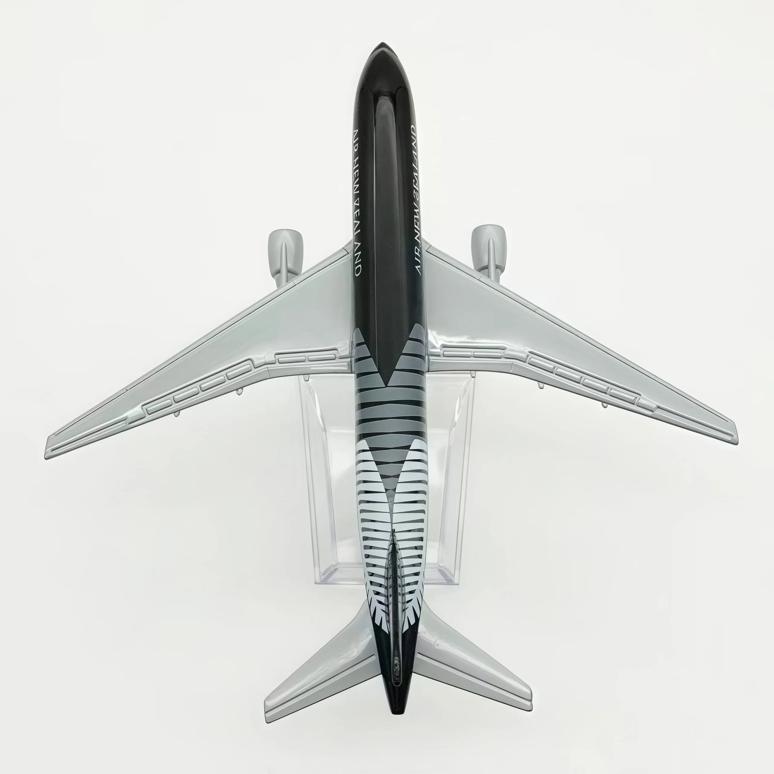 

16 cm alloy aviation model Air New Zealand Boeing 777 toys sent to friends collection display suitable for children