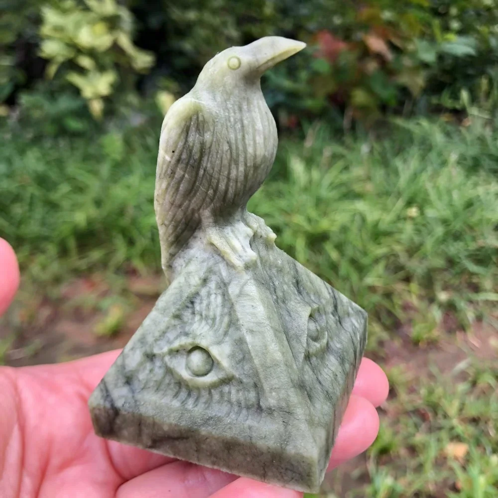 8cm Natural Serpentine Raven On All‑Seeing‑Eye Pyramid Figurine Crystal Statue Gothic Wicca Altar Decor Spiritual Healing Gift