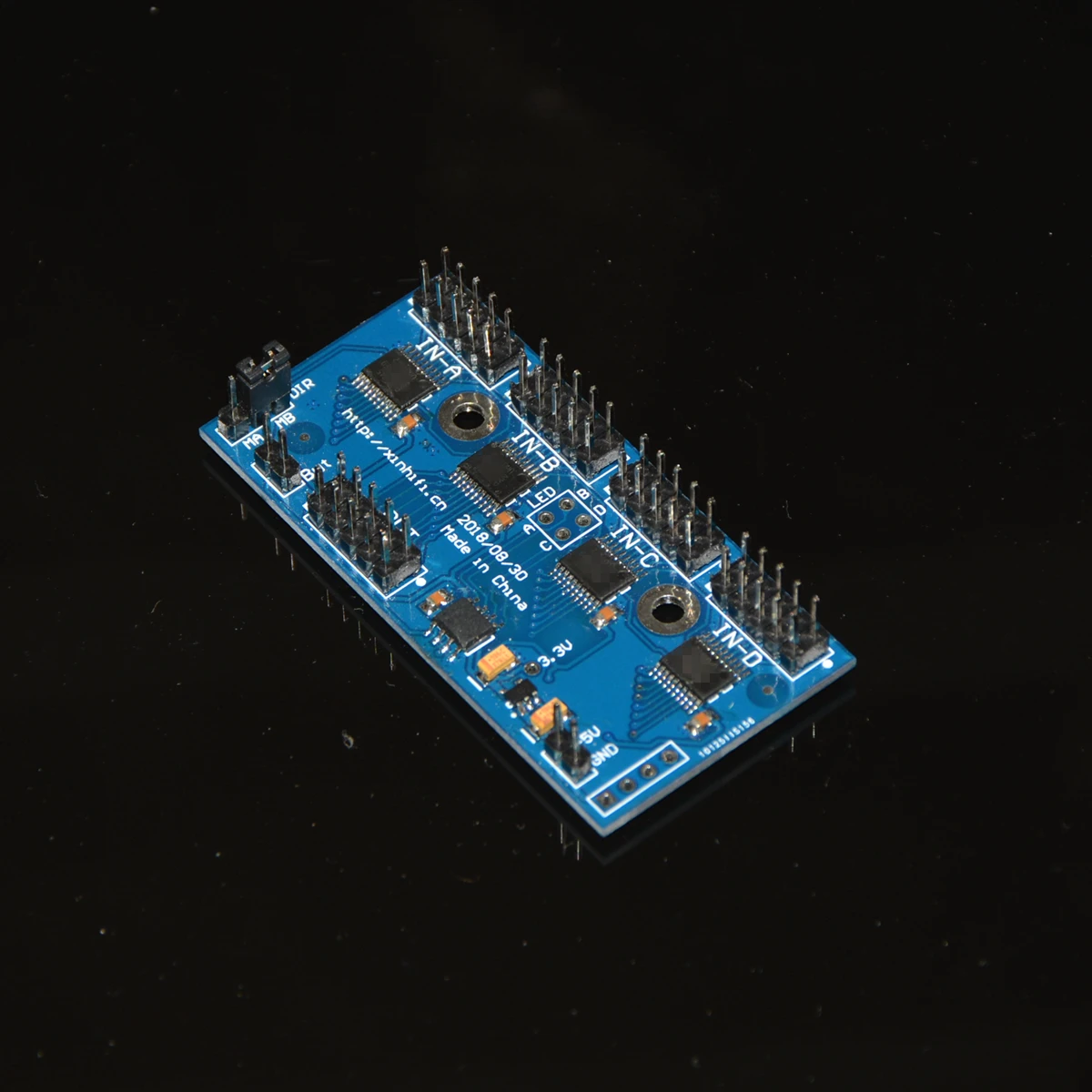Four-way audio I2S/IIS switching module! Two-way version! 4 way to choose 1 or 1 in 4 out!