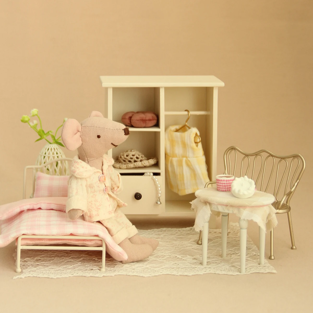 1:12 Miniature Artificial Wooden Wardrobe Free 2 DIY Stickers Suitable for Bjd Ob11 Maileg Toy House Furniture Ornaments