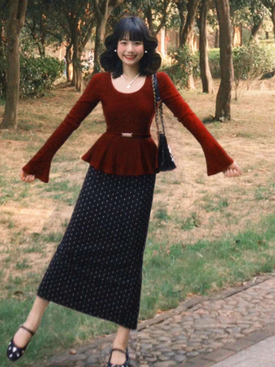 

Women's U-Ne Long Sve Knitted Base irt Waist-Cinching Bell Sve Top Early Spring New Sle Red Color Cute Sle