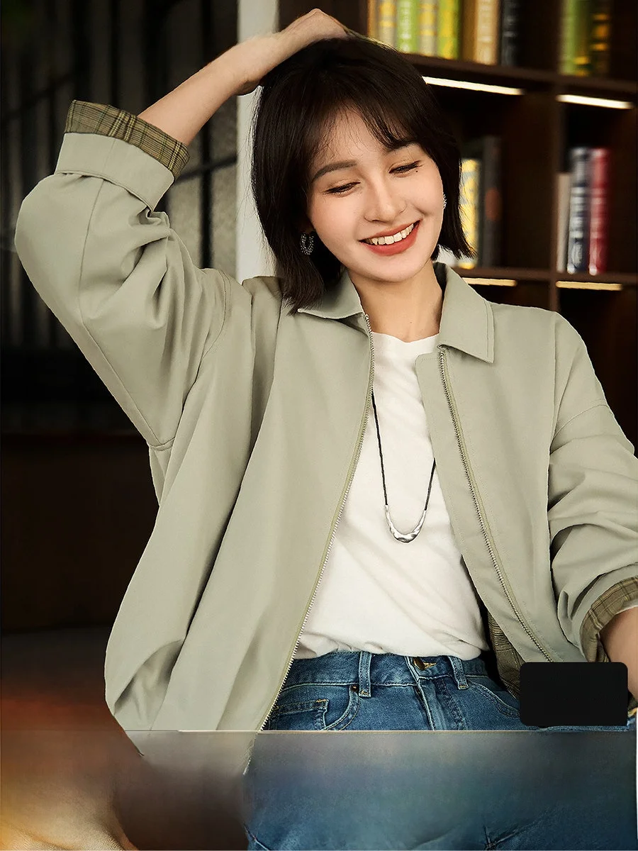 

Элегантная короткая верхняя одежда для женщин: модный плиссированный дизайн, легкий вес, весенний стиль, маленький воротник, дышащий полиэстер