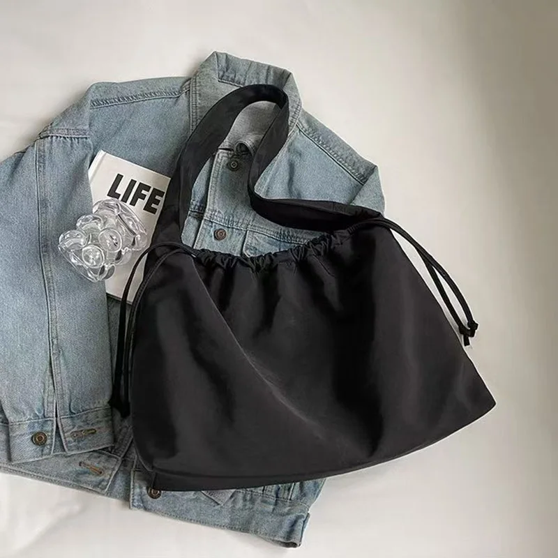 حقيبة يد خفيفة الوزن، حقيبة ريترو متقدمة للنساء، حقيبة كتف مفردة ذات سعة كبيرة، حقيبة حمل للتنقل عبر الجسم