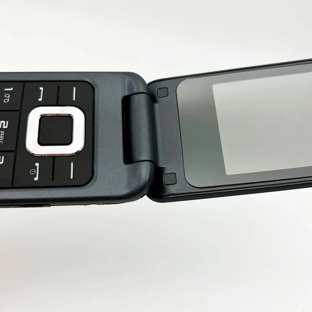 هاتف محمول أصلي C3520 La Fleur 2G GSM قابل للطي 2.4 بوصة 1.3 ميجابكسل هاتف محمول غير مقفول. صنع في عام 2011. لا توجد قائمة عبرية