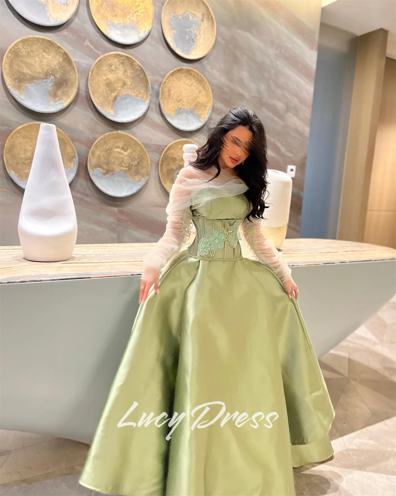 Lucy Maßgeschneidertes Ballkleid, Saudi-Luxus-Damen-Abendkleid, luxuriöse 2025, Abschlusskleider aus Blumenstoff für besondere Anlässe