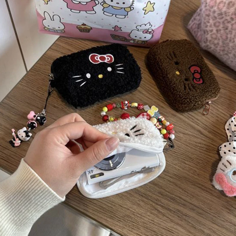 กระเป๋าเครื่องสำอางตุ๊กตาเฮลโลคิตตี้น่ารัก กระเป๋าเครื่องสำอางผู้หญิงขนาดเล็ก กระเป๋าคลัทช์น่ารักแบบพกพา ชุดอุปกรณ์อาบน้ำสำหรับเดินทาง กระเป๋าถือ