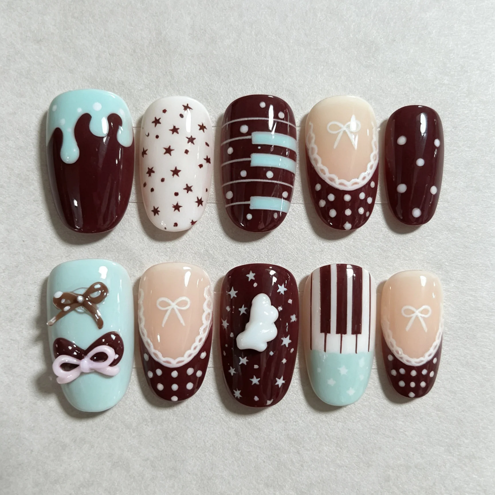 10 handgepresste ovale Nägel, schöne künstliche Nägel, Schleife mit Schokoladen-Minz-Noten, geeignet für Frauen. – Detail 2
