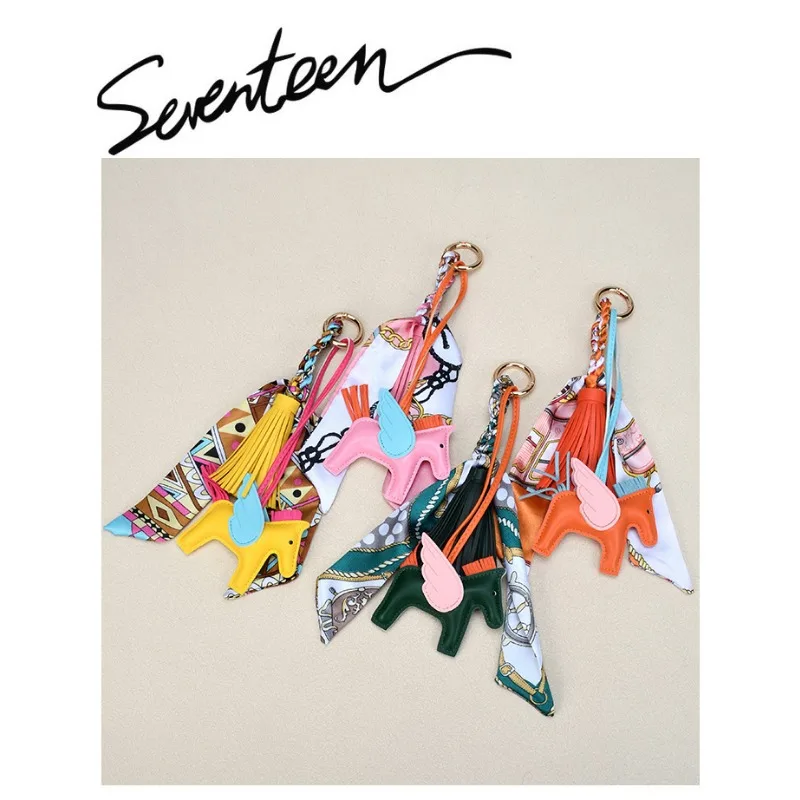 กระเป๋าถือผู้หญิงดีไซน์เนอร์ แฟชั่นอเมริกัน จี้รูปเพกาซัสขนาดเล็ก ผ้าพันคอไหมคุณภาพสูง จี้กระเป๋าหนัง PU แต่งพู่ห้อย จี้พวงกุญแจรถยนต์