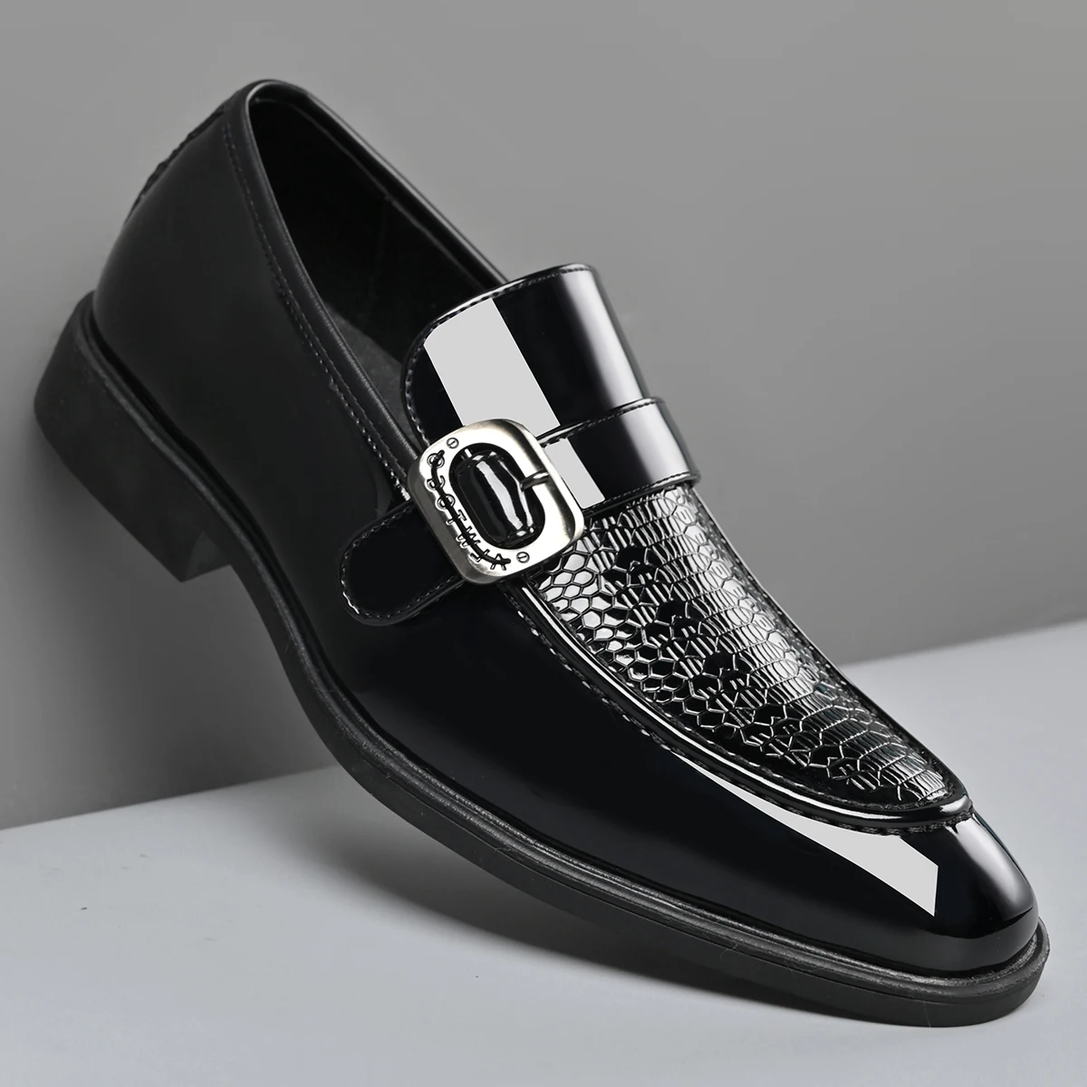 

Мужские кожаные туфли в британском стиле с острым носком, повседневные, деловые, корейская версия, лоферы без шнурков, замшевые туфли для вождения