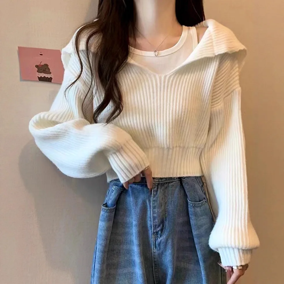 2025 autumn and winter new V-shaped navy neck sweater versatile and thin short knitted top