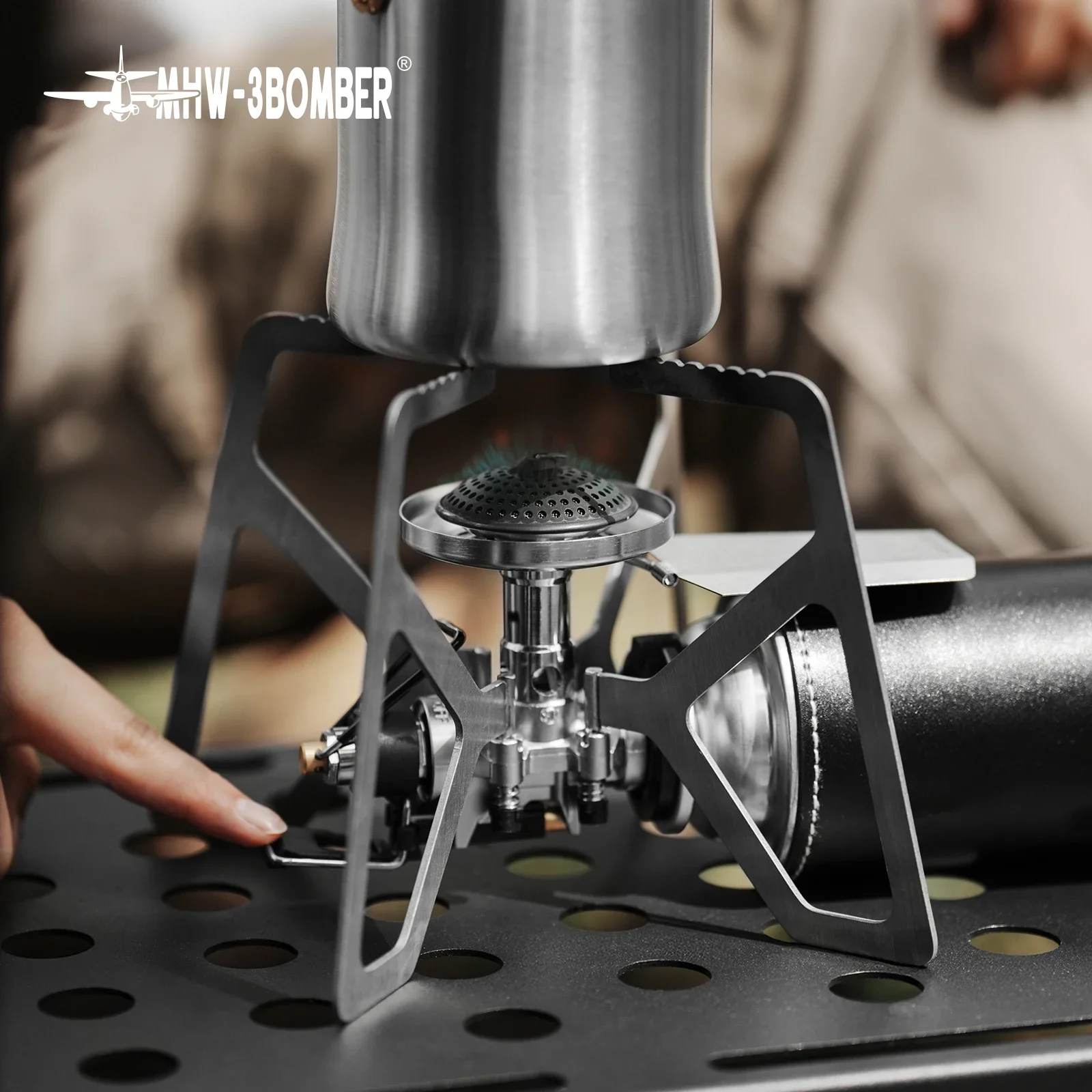 

MHW-3BOMBER MET Outdoor Cassette Stove Portable Cassette Stove 2900W Portable Gas Tank For Camping Picnic and Outdoor Travel