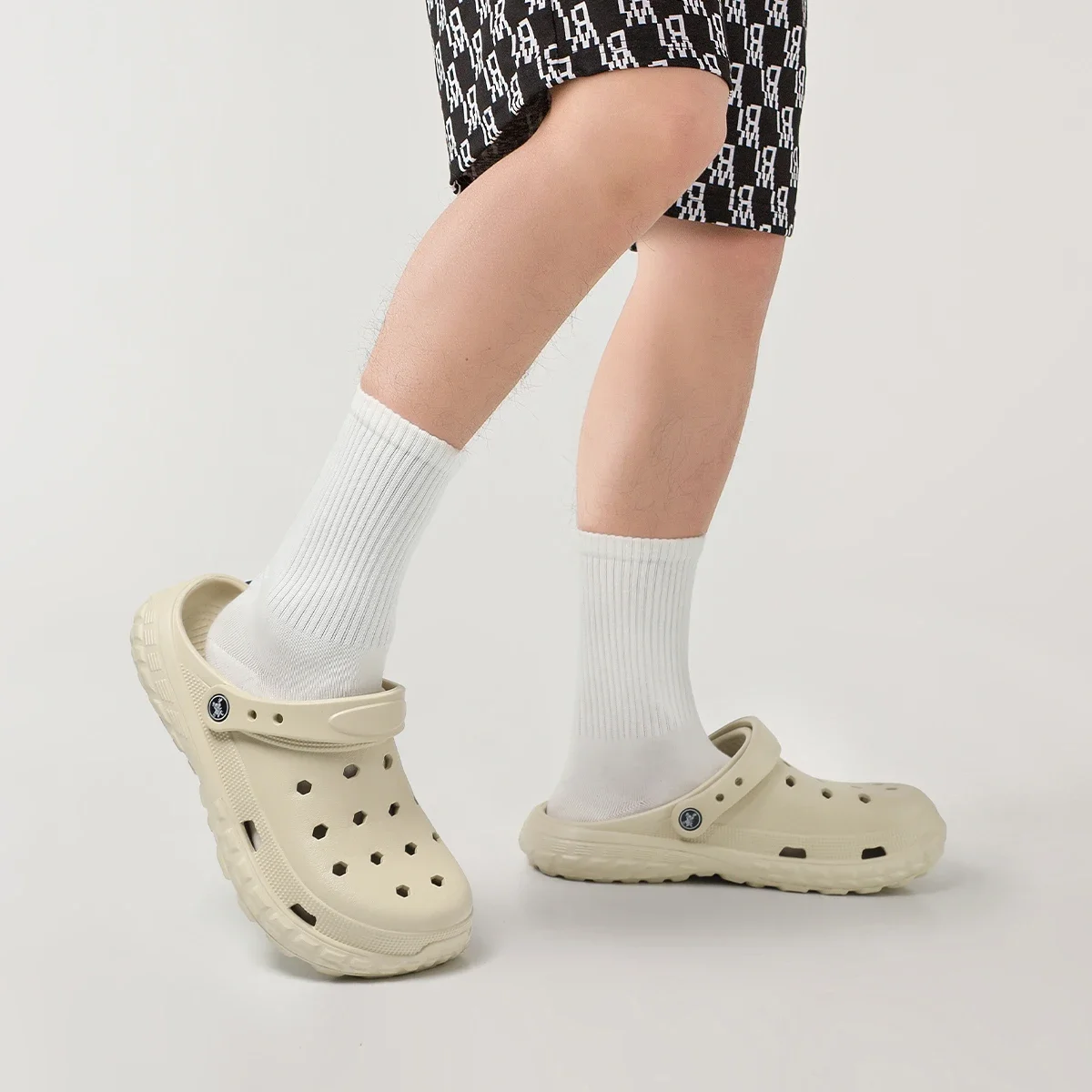 Women and Men's Hole Shoes Summer Non-Slip Outdoor Sandals Closed Toe Shit Feeling Beach Slippers Thick Bottom Soft Bottom