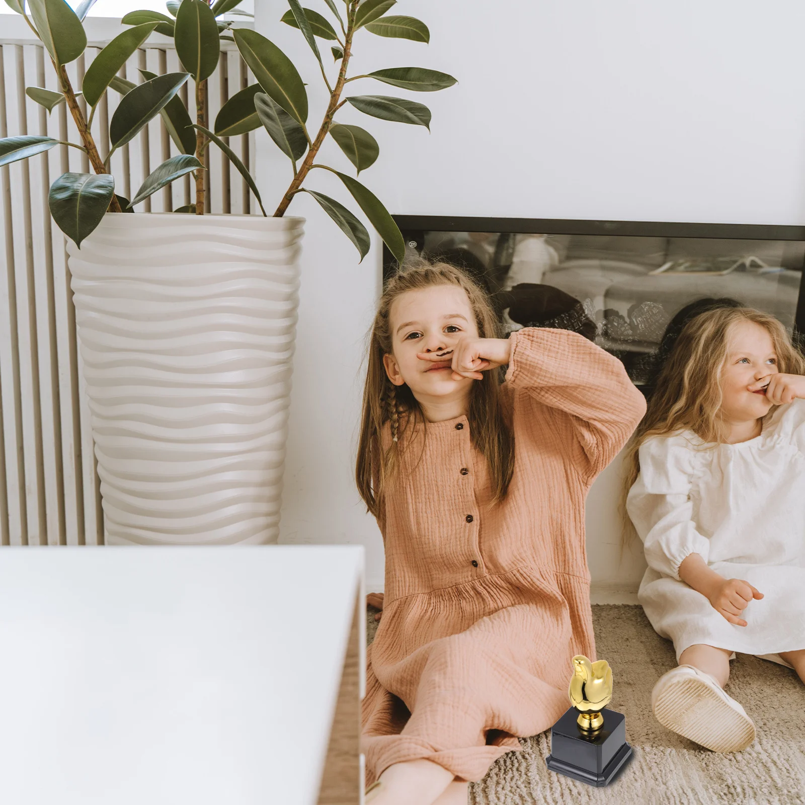 

1 шт., большой трофей для большого пальца с черной базовой наградой для детской вечеринки, школьного мероприятия, соревнований, сувенирный пластиковый трофей