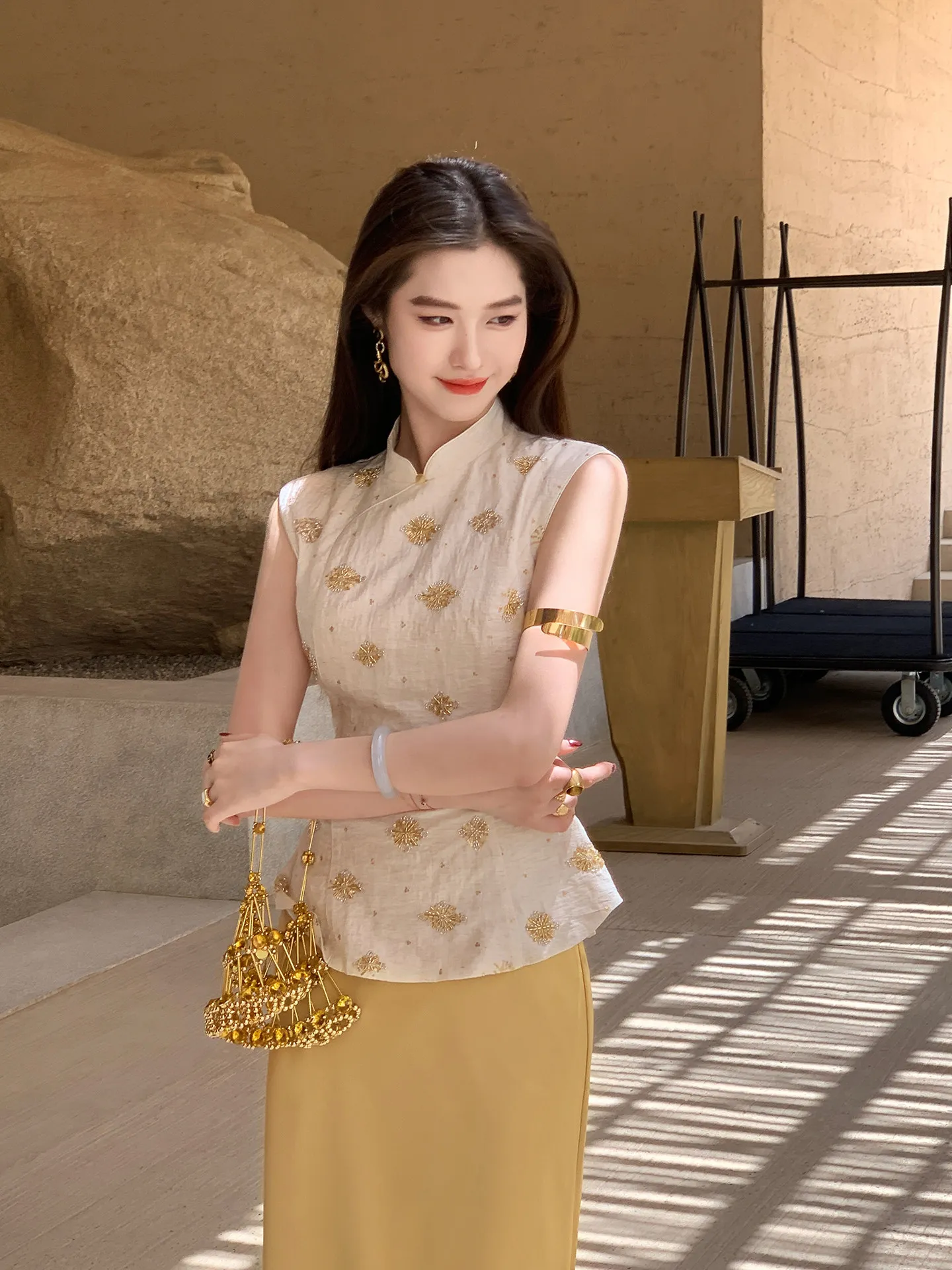 

Комплект Morning Sun: Новый китайский топ и юбка с тяжелой вышивкой, из атласной ткани, летний модный наряд для женщин