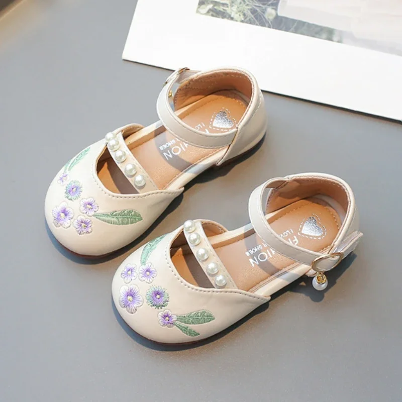 

New Children's Sandals Sweet Embroider Flower Girls Princess Hanfu Flat Sandals Fashion Summer Kids Pearl Dress Sandals Cut-outs