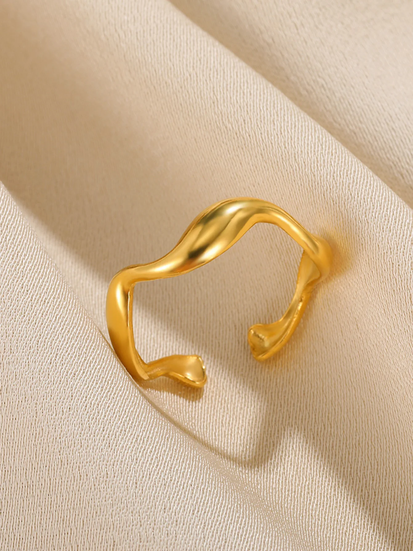 Creative Wave Shape Stainless Steel Rings For Women Men Open Adjustable Gold Color Finger Rings Wedding Female Jewelry Gift 2024