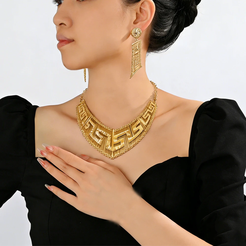 

African Luxury Women's Necklace Earrings Bangle Ring Jewelry for Ladies Classic Large Flower Necklace Earrings Bracelet Ring Set