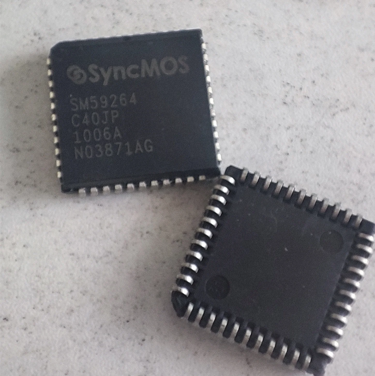 1~10pcs/lot SM59264C40JP SM79164C35JP PLCC44 100% Brand New Original.