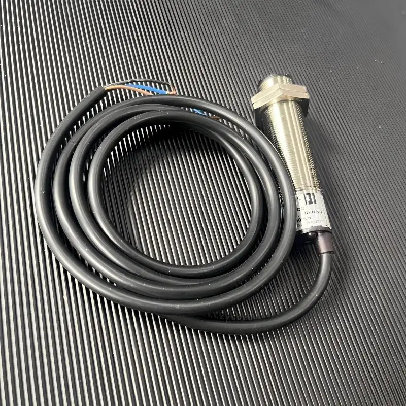 E3FJ-DS300C4 Infrared Induction Photoelectric Switch Poximity Diffuse Reflection Sensor Switches M12 NPN PNP 3 Wires NO