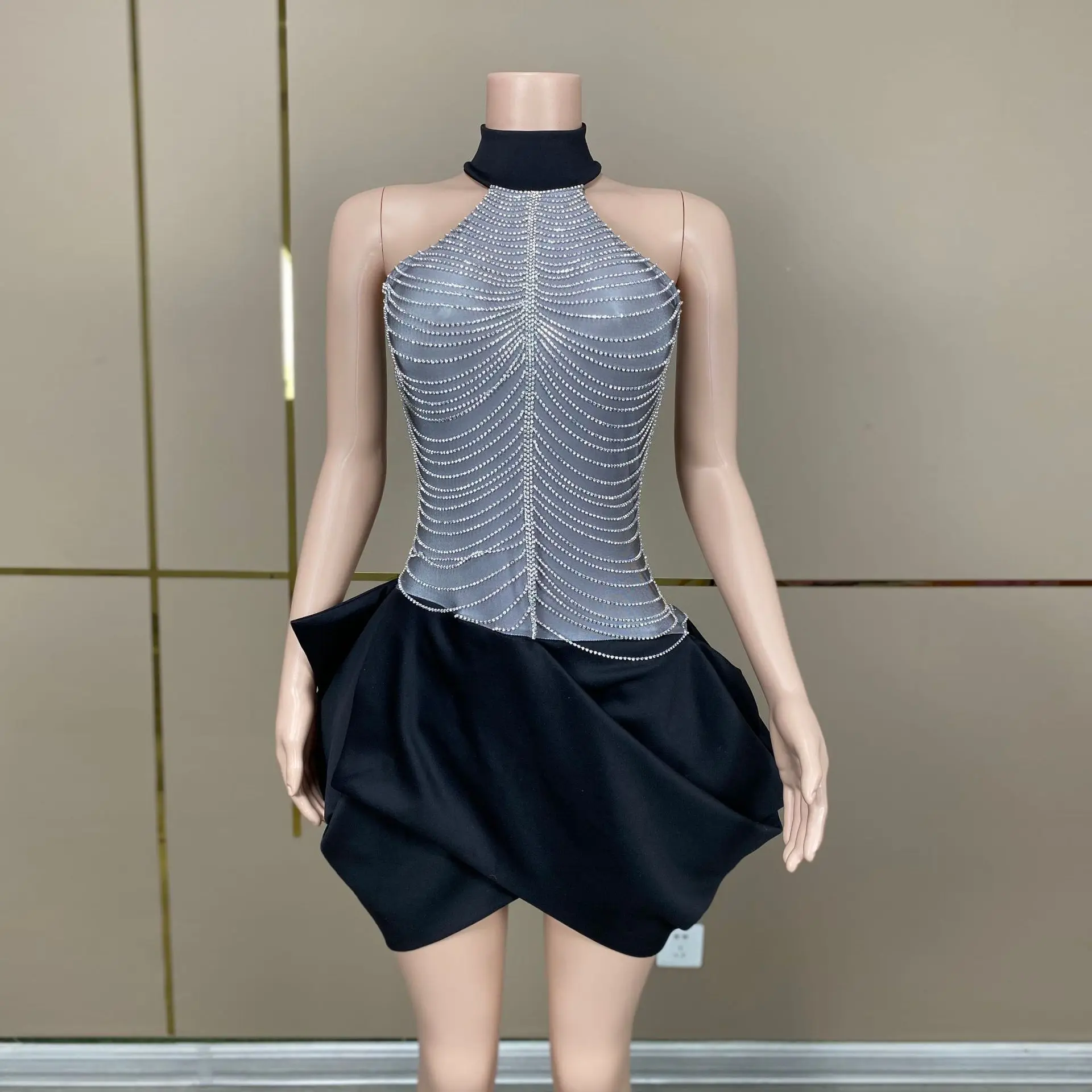 

2025 Off Shoulder Sexy Chain Shiny Short Skirt Dress for Host Gala Party Gift Luxury Evening Gowns Платье Брюки Женское Вечернее