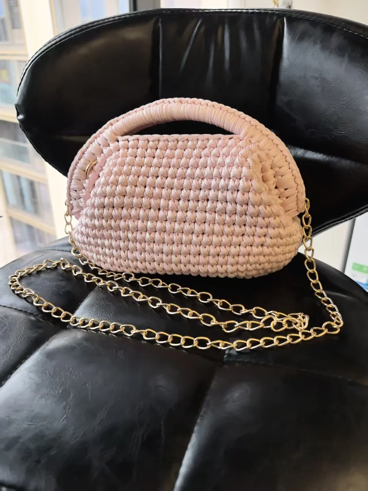 

Yiwu Yingzi Pure Handmade Crochet Pink Round Handle Handbag, Sweet Feminine Metal Chain Crossbody Bag