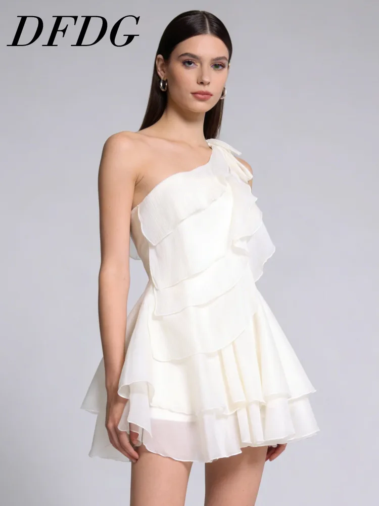 

Женское мини-платье DFDG с одним открытым плечом, многоярусными оборками, для весны-лета, элегантное, для торжественных мероприятий, модное, трендовое, 2026 года