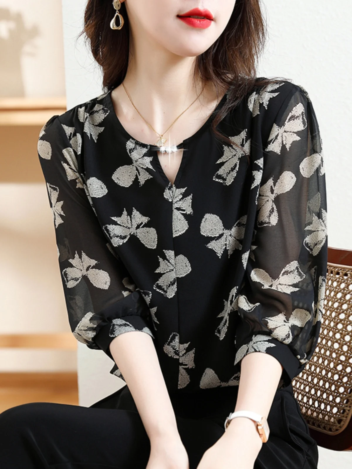 

Summer Fashionable Women's Printed Chiffon Shirt Half Sleeve V-Neck Thin Top Lace Sweet Style Regular Length Lantern Sleeve